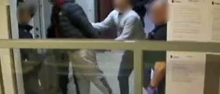 18-åring spottade polis i munnen – krävs på 10 000 kronor: "Kommer inte betala"