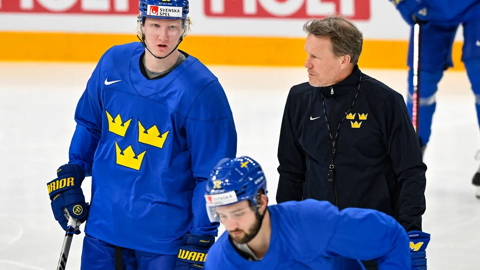 Rasmus Dahlin, till vänster, och förbundskapten Johan Garpenlöv.