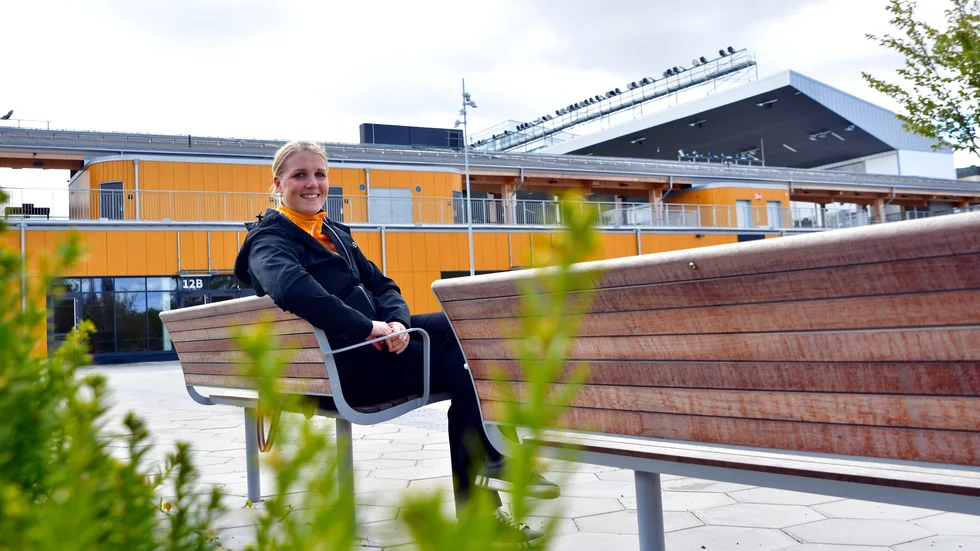 Anna Wennertorp, marknadschef för O-Ringen, utanför Studenternas IP, som är en av arenorna under jätteevenemanget i Uppsala i juli.