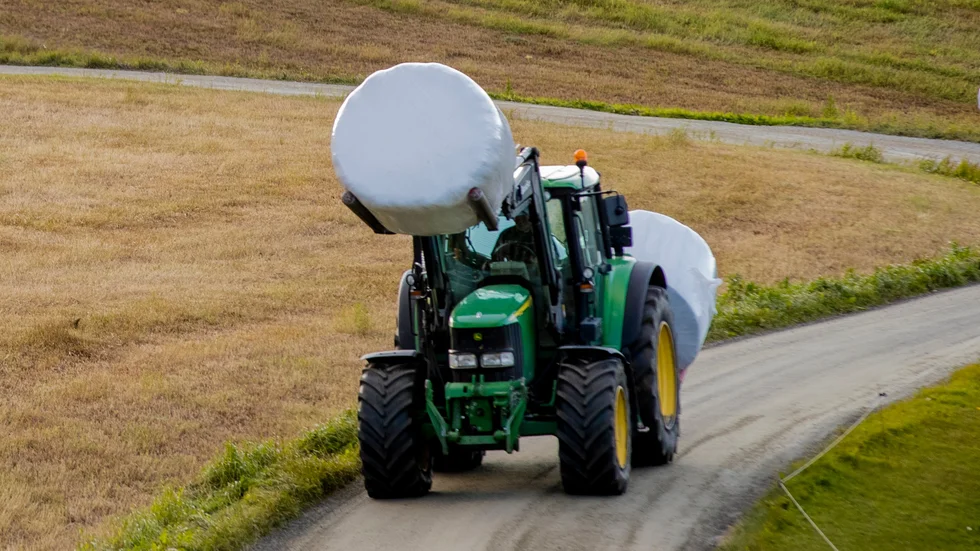 Det är framför allt maskiner av märket John Deere som tjuvarna är ute efter.