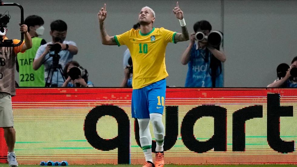 Neymar jublar efter ett av sina två mål mot Sydkorea.