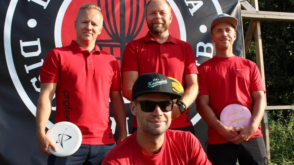 Markus Söderlund, Mikael Ejdetjärn Jon Hansson och lagledaren Richard Forsman är laddade inför helgens hemma-SM. På bilden saknas Pontus Persson, Carl Tillenius och Måns Åström.
