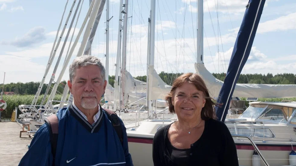 Göran Broman och Marita Tjärner är tveksamma till en båtskatt.