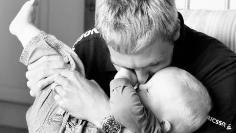 En eloge till de familjer som väljer att dela lika på föräldraledigheten, ett område där vi gotlänningar dessutom är på rätt väg.