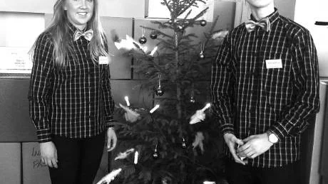 Johanna Allqvie och Isak Gottberg, Happy Holidays visade sin briljanta affärsidé på UF-mässan.