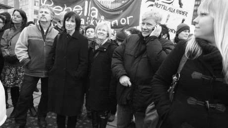 Mona Sahlin och Socialdemokraterna borde minska samarbetet med LO och Wanja Lundby Wedin och öka samarbetet med Miljöpartiet, tycker Hans Söderberg.