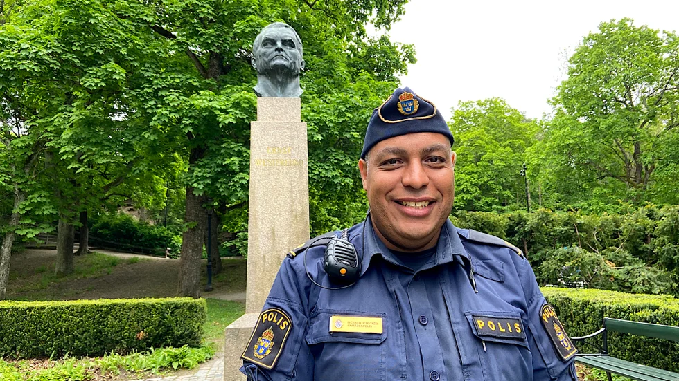 Richard Hedström, områdespolis i Enköping, oroas av utmaningar riktade till unga på sociala medier.