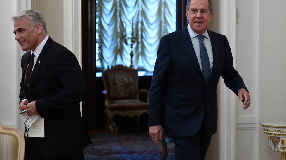 Israels utrikesminister Yair Lapid och Rysslands dito Sergej Lavrov vid ett möte i Moskva i september förra året. Nu är stämningen desto sämre. Arkivbild.