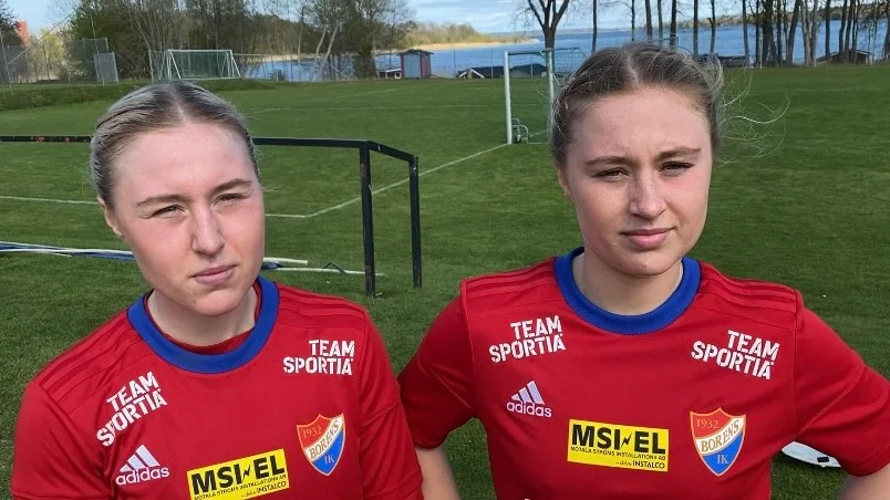  Nora Thörngren, till höger, ihop med syrran Nellie Thörngren efter förra helgens match mot Enskede där både systrarna svarade för bra prestationer. 