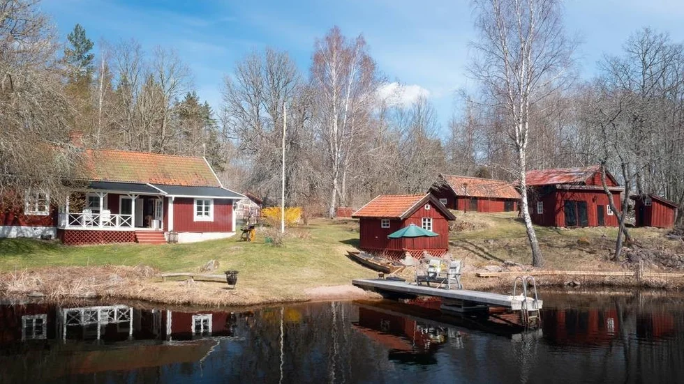 Torpet vid sjön Mjösjön har under åren varit både lanthandel och skrädderi.