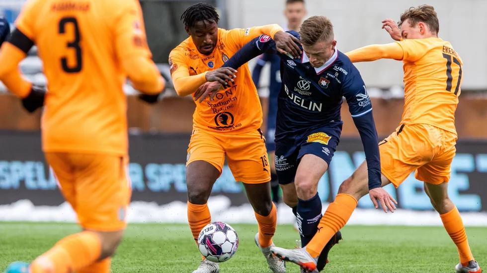 AFC-mittfältaren York Rafael blir avstängd ytterligare en match efter den ordväxling han hade med spelare i Utsikten.