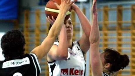 Två poäng. Det blev Visby Ladies facit efter Norrlandsturnéns tre matcher på fyra dagar. Zaruhi Aleksanyan (i mitten) satte 16 poäng i lördags mot Umeå, men i går blev det bara 7 poäng i förlustmatchen mot Sundsvall.Arkivbild: HENRIK RADHE.