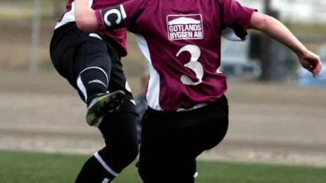 Förlust. KIK/FG86 förlorade i går i Svenska cupen när man mötte division 2-laget Brommapojkarna på konstgräset i Rävhagen i Visby. 0-6 slutade matchen. Foto: TOBIAS WALLSTRÖM