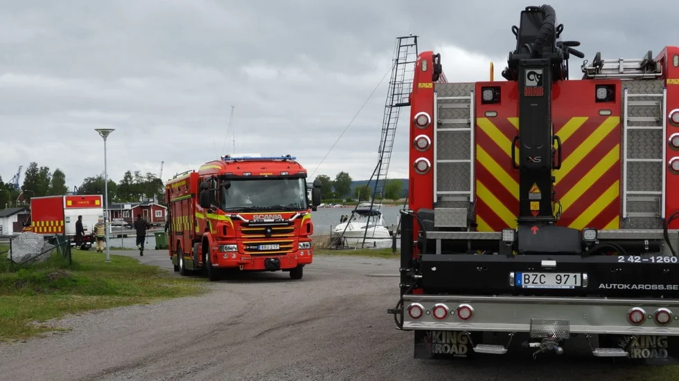 Räddningstjänsten fick hjälpa en båtägare vars fritidsbåt höll på att sjunka i gästhamnen i Lindö.