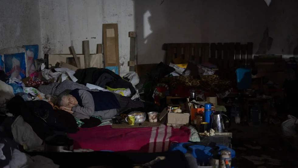 Invånare tar skydd i Sievjerodonetsk i regionen Luhansk.