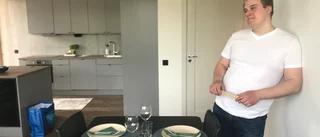 Hampus lägenhet var helt i betong – nu har han förvandlat den till ett hem • "Det är unikt"