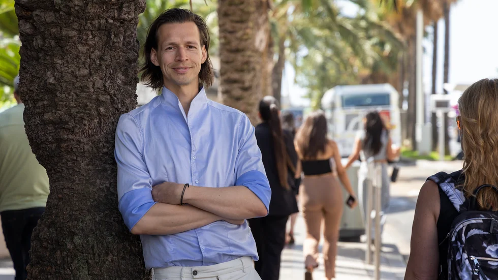 – Det har varit svårt och en stor utmaning så klart. Men vi har alltid trott att det här kan bli jättebra. Jag är nog lite av en naiv drömmare och har kastat mig ut i det här äventyret", säger producenten Fredrik Wikström Nicastro.