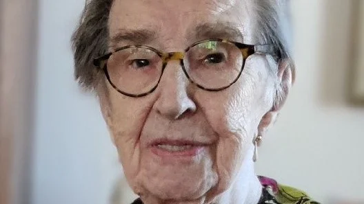 Iréne Elisabeth Larsson har somnat in.