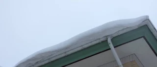 Därför rasar snön just nu