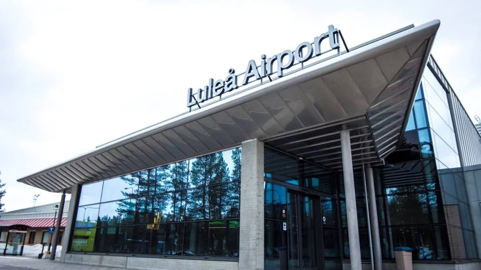 Plus för Luleå. Luleå uppfyller kravet att ha nära till en flygplats och goda flygförbindelser. Det är ett av flera krav som Migrationsverket ställt upp när man valt ut tre kommuner.