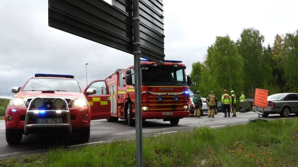 Två personbilar krockade i korsningen Sjöviksvägen/Nyköpingsvägen på lördagen.