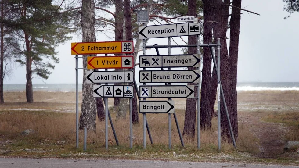Försäljningen av Strandridaregården är inte positiv för Ljugarn, tycker skribenten.