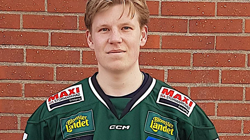 Emil Jansson gjorde en stark debut i målet vid träningspremiären i Eskilstuna. Målvakten spelade också fram Alexander Starck till avgörande 4-2.