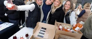 Här samlas unga entreprenörer på torget: ✓Tar tillvara överblivna äpplen ✓Kokbok för priskänsliga ✓Vinsten till suicide zero