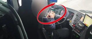 Chattande bussföraren kvar på jobbet • Polisen: "Det är ett typiskt trafikbrott där körkortet kan återkallas"