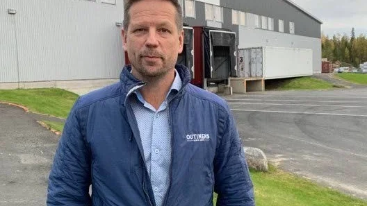 "Miljön och kvalitet på våra produkter har alltid varit väldigt viktigt för oss. Nu har vi äntligen hittat en process som inte bara gör våra färdigrätter väldigt goda utan också miljövänligare", säger Kalle Outinen, vd på Outinens.