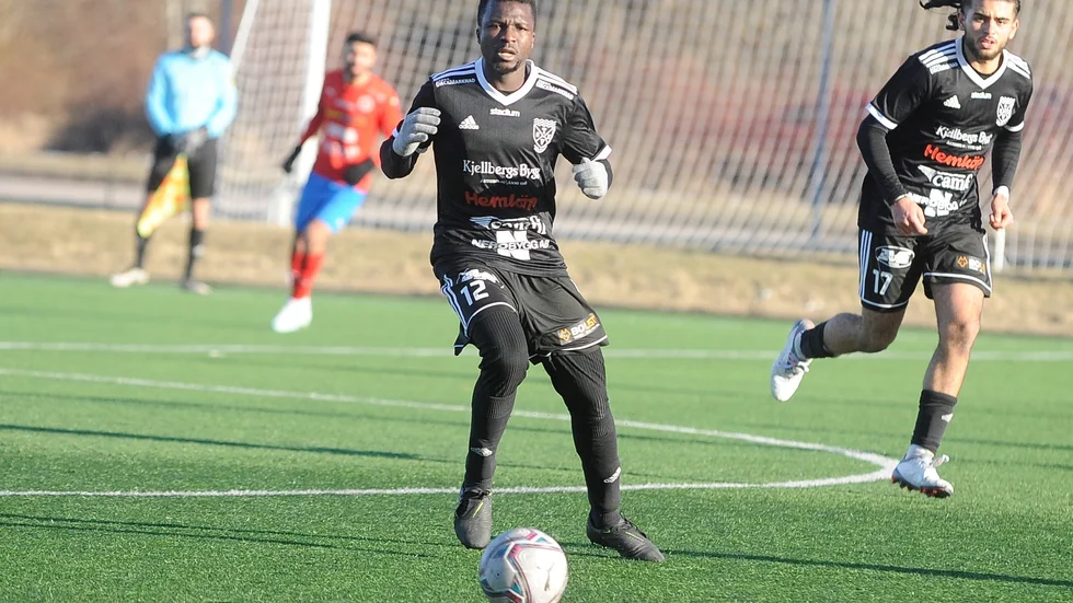 Alige Barrow hoppade in i andra halvlek mot Smedby.