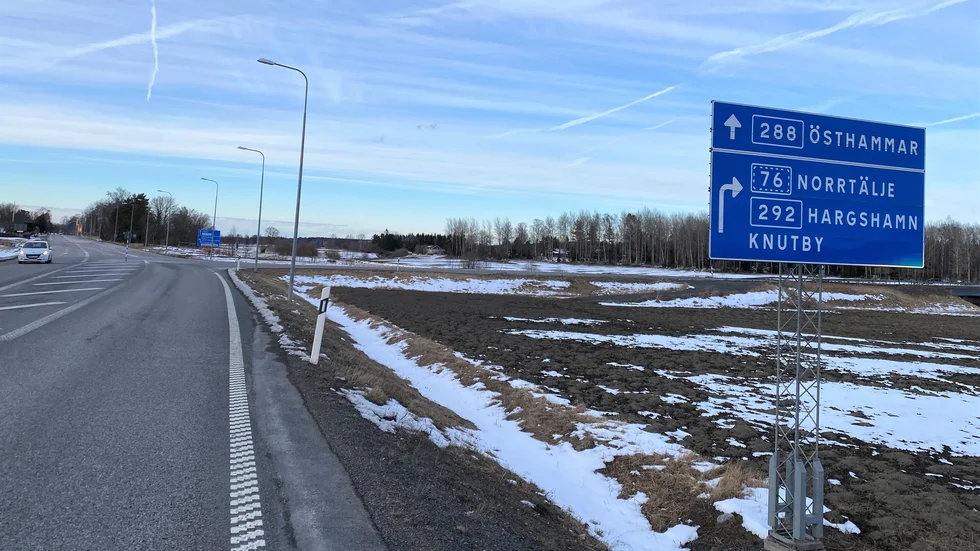 LRF vill utreda ett alternativ till sista etappen av väg 288. Genom att svänga mot Harg istället för att köra rakt fram i Gimo skulle man spara pengar och mark. "Det skulle också gagna väg 76 och Harg", menar LRF:s ordförande i Östhammar Tommy Runarsson.