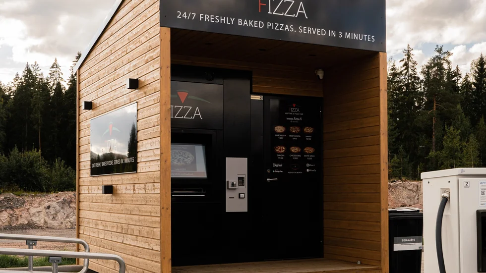 Den variant av pizza-automat som lanserats i Finland under fjolåret är nu på väg till Sverige via Luleåbon Jonny Pohjanens bolag. Automaten i Luleå kommer att stå på Storheden och öppningen ligger bara några veckor bort.