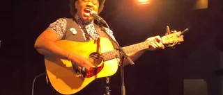 Hon gav en lektion i bluegrass