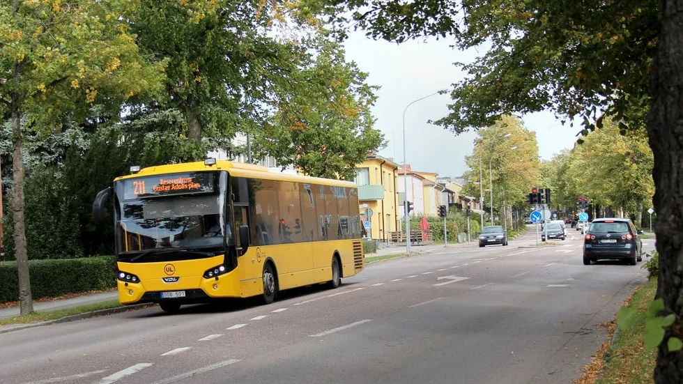 Vid ett stopp för ett rödljus blev bussföraren ofredad.