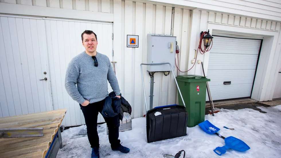 Emil Aasa tar skydd i garaget - om kriget kommer. Ena halvan av dubbelgaraget är nämligen ett skyddsrum med plats för 60 personer. "Vi använder ytan som förråd och gym i dag, men klarar att återställa det till skyddsrum inom 48 timmar." 