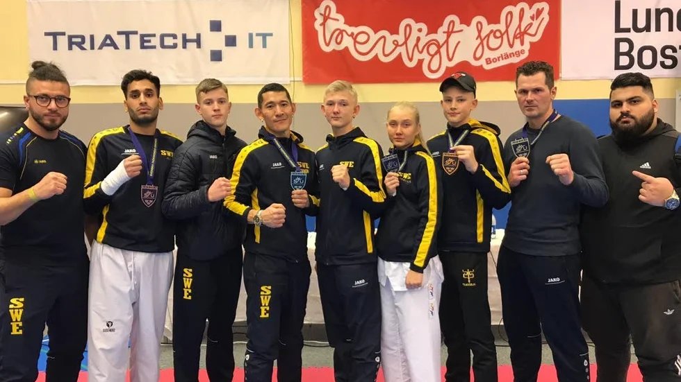 På bilden fr v: Mohammed Qatanani (coach), Ali Azam, Vedad Dedic, Jens Lundin, Isac Källstrand, Izabella Källstrand, Liam Mäkelä, Edin Dizdarevic och Hassan Wandi (coach).