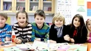 Adrian Dulic, Josefin Sörman, Julius Moberg, Arild Lindberg, Alicia Pettersson och Vera Röös är alla elever på Domarringens skola. Deras förhoppningar om det nya året handlar bland annat om småsyskon, Idol och ämnet historia.