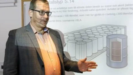 Anläggningschefen Håkan Andreasson säger att SKB än så länge inte vet om det aktuella avfallet måste tas upp från SFR i Forsmark.