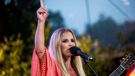 Lisa Miskovsky på 
Allsång på Skansen i Stockholm i sommar.