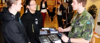 Försvaret rekryterade på skola