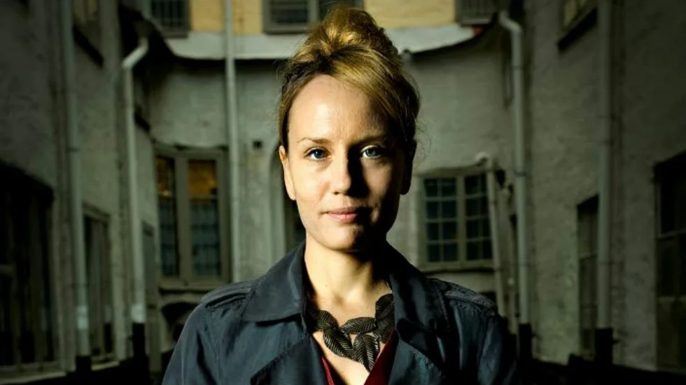 Svenska. Sarah Riedel har bytt språk och det har lyft hennes produktion.