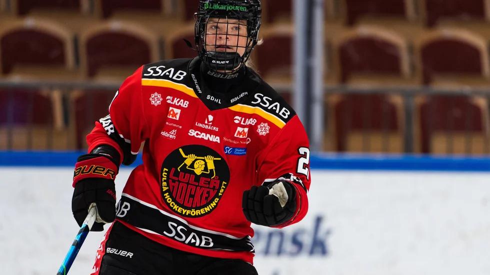 Backtalangen Astrid Lindeberg kommer stanna i Luleå under slutspelet och inte åka iväg på ungdoms-OS.