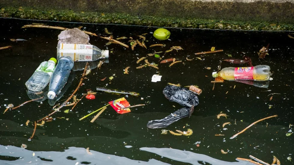 Skräp. Kommunerna måste ta problemet med nedskräpning på allvar.