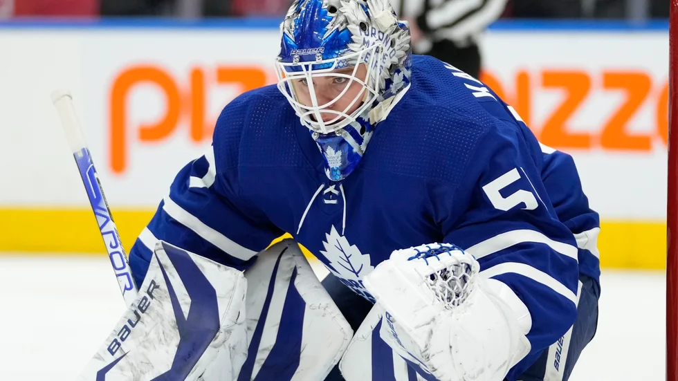 "Erik var jättebra, han var lugn, cool, samlad", säger Arizonas tränare om Erik Källgrens debut för NHL-klubben.