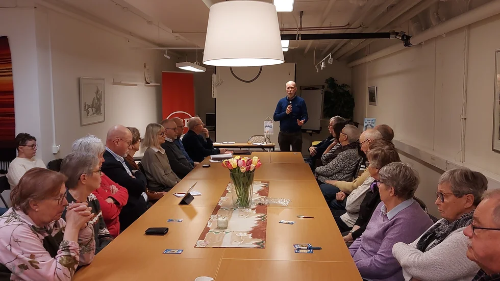PRO Haparanda fick besök av Anders Öberg (S), oppositionsråd i Region Norrbotten.