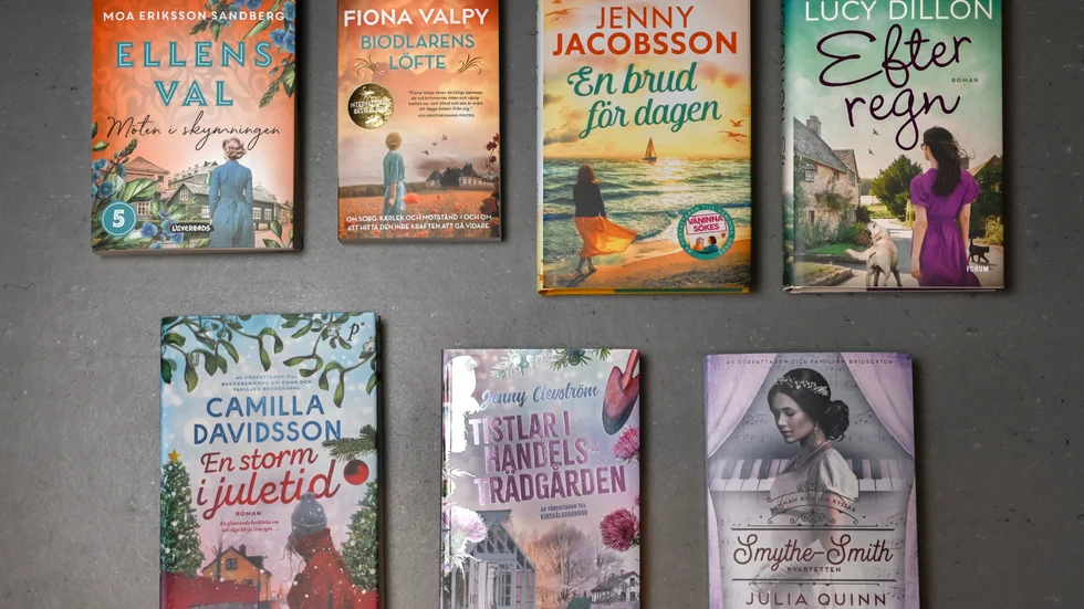 Bortvända ryggar och sirliga typsnitt är viktiga ingredienser på feelgoodböckernas omslag. På bilden några böcker ur senaste månadernas utgivning.