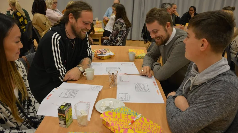 Omskakat. Celtina Huynh (t v), Marcus Wettersten, Oscar Sundås och Aron Hromalic knäcker kommunikationsgåtan.