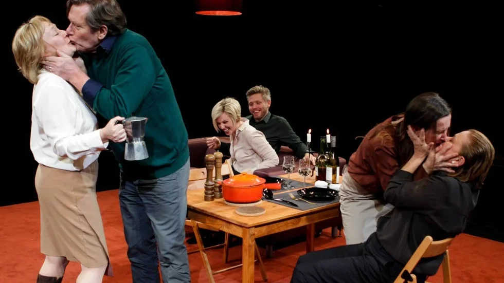 Ensemble. Eva Fritjofson, Dag Malmberg, Linda Kulle, Logi Tulinius, Mikaela Ramel och Anna Carlson i "Scener ur ett äktenskap".