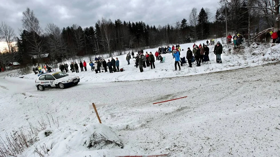 Ställer in. Vinterrally i Uppland brukar locka publik, men snön saknas och arrangörerna ställer in.